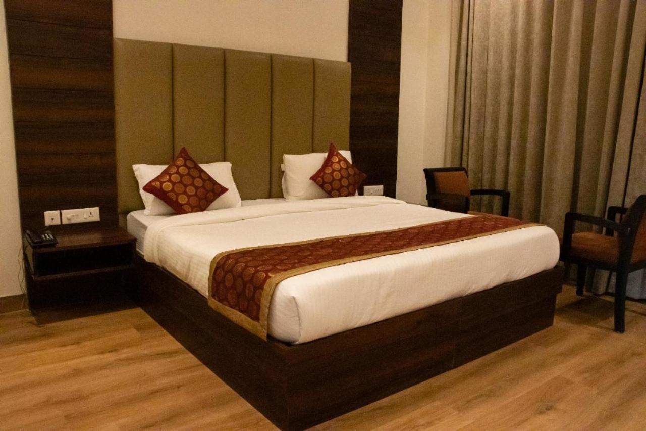 Hotel Sourav Park Inn Agra อัครา ภายนอก รูปภาพ