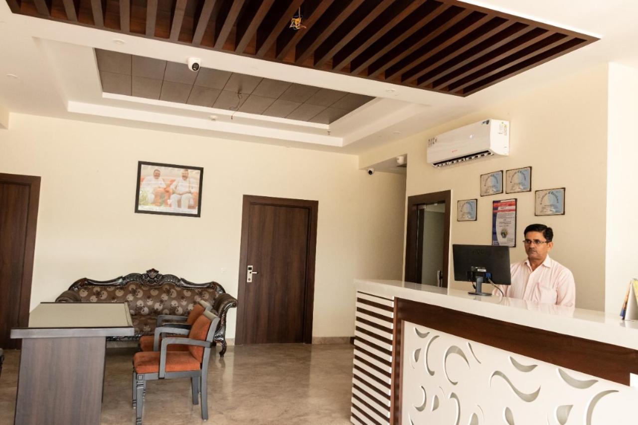 Hotel Sourav Park Inn Agra อัครา ภายนอก รูปภาพ