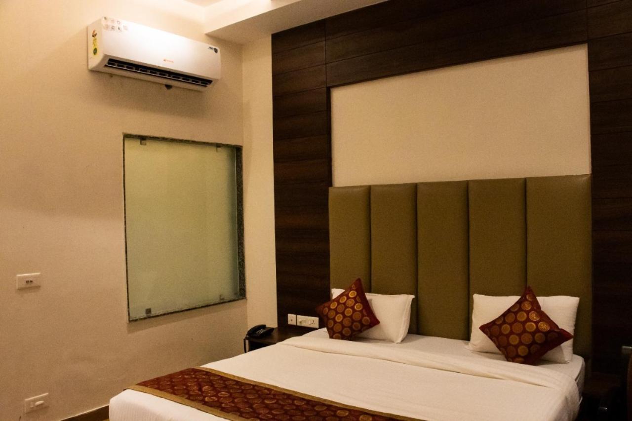Hotel Sourav Park Inn Agra อัครา ภายนอก รูปภาพ